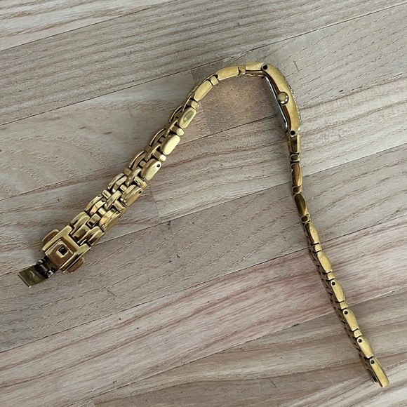 Citizen Eco-Drive Ladies Watch Crystals Pearl Dial Gold Tone Bracelet Solar - Picture 7 of 12